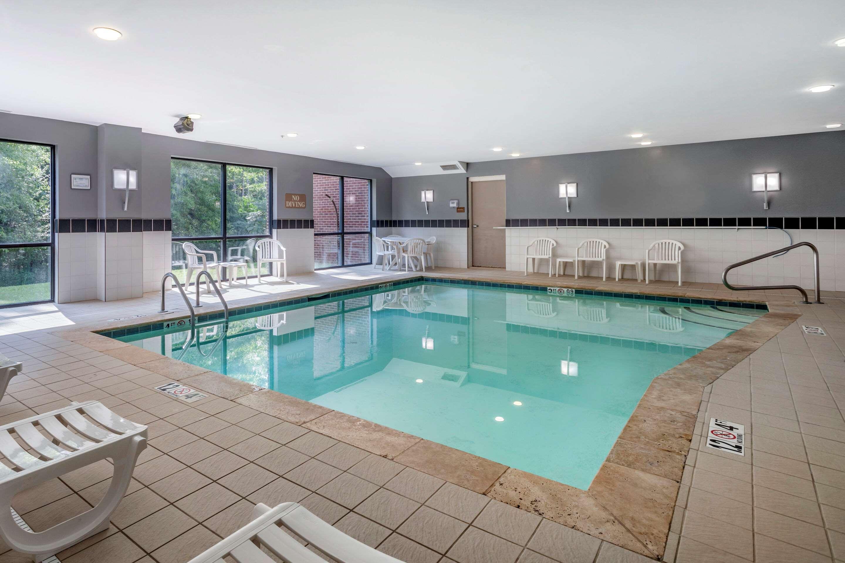 Comfort Suites Manchester Eksteriør bilde